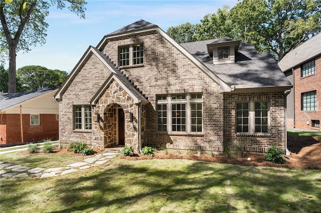 view of front of house with a front lawn