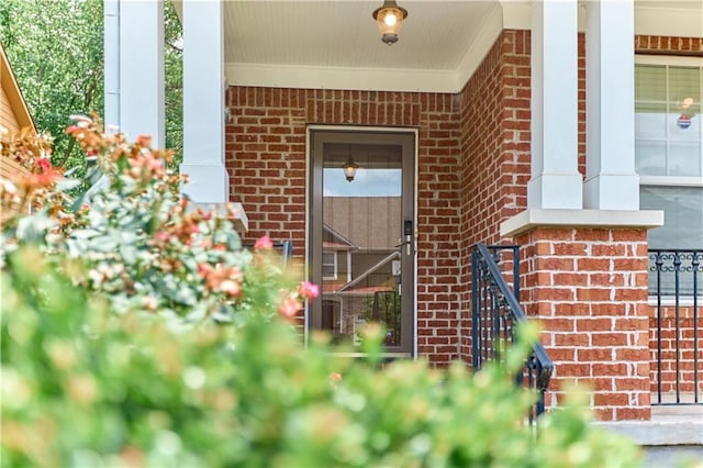 entrance to property featuring a porch