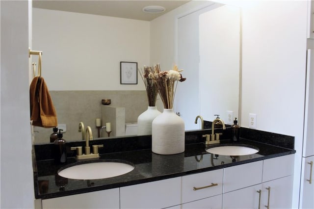 711 Cosmopolitan Dr Unit 413, Atlanta, GA 30324 - bathroom featuring double vanity