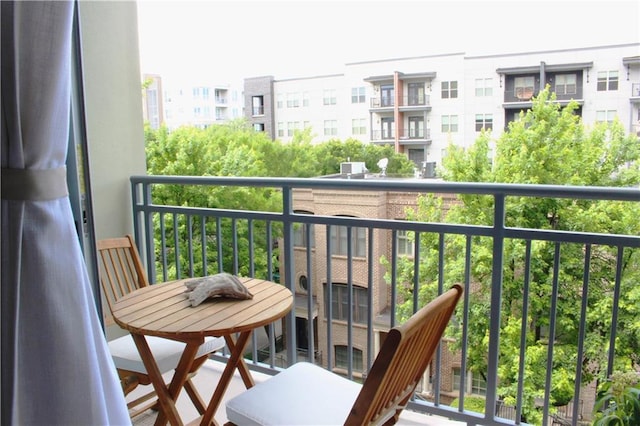 711 Cosmopolitan Dr Unit 413, Atlanta, GA 30324 - view of balcony