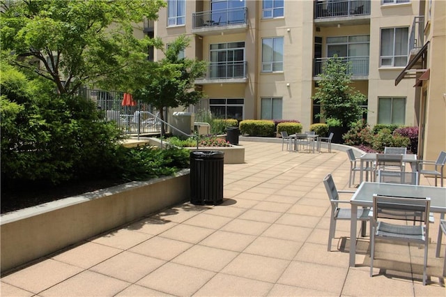711 Cosmopolitan Dr Unit 413, Atlanta, GA 30324 - surrounding community with outdoor dining area and a patio area