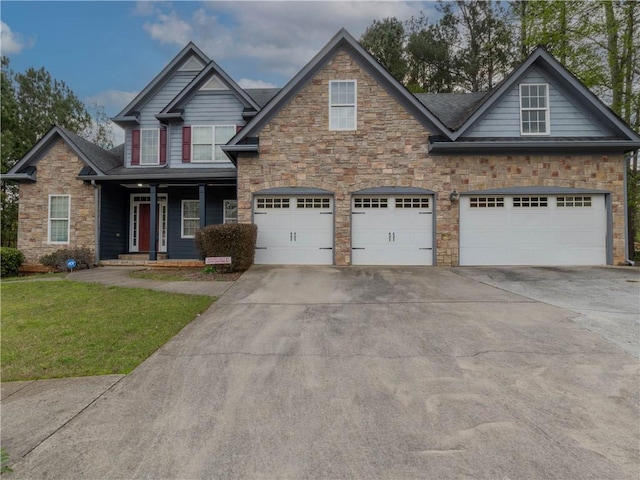 view of front facade featuring a garage and a front yard