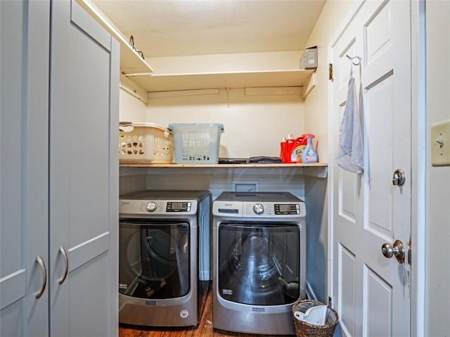 laundry room with laundry area and independent washer and dryer