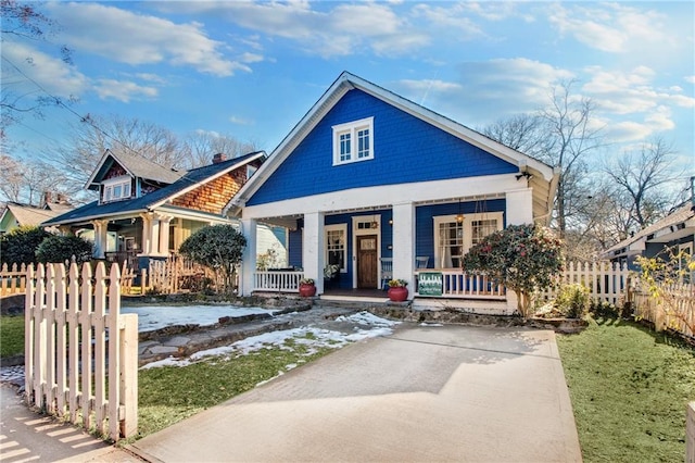 view of front of property featuring a porch