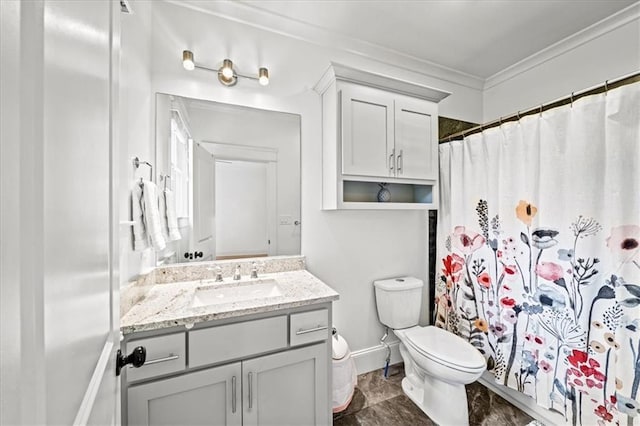 4048 Navajo Trl, Brookhaven, GA 30319 - full bath featuring vanity, toilet, baseboards, crown molding, and a shower with curtain