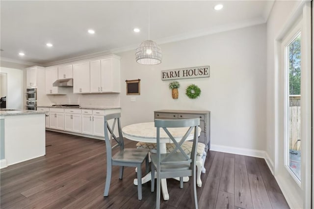 dining space with dark wood-type flooring, recessed lighting, crown molding, and baseboards