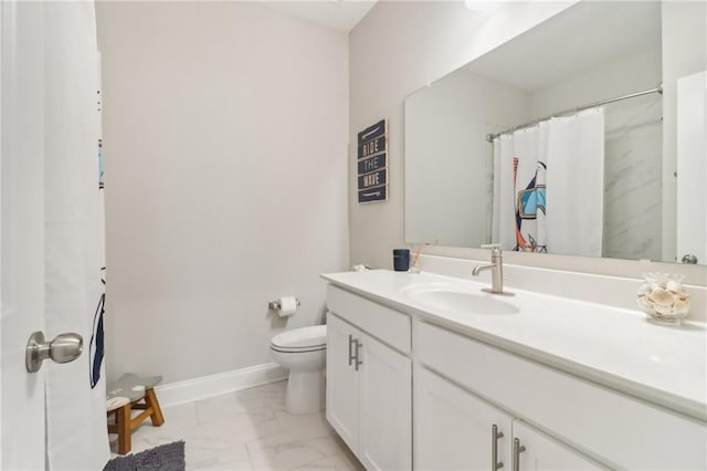 bathroom featuring baseboards, a shower with shower curtain, toilet, marble finish floor, and vanity