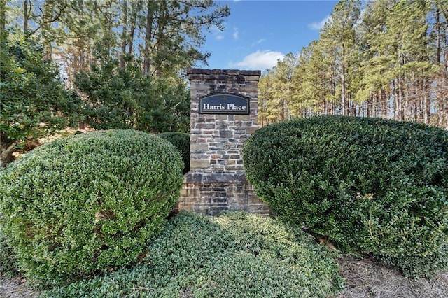 view of community / neighborhood sign