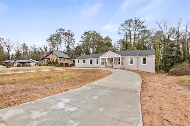 ranch-style house featuring a porch