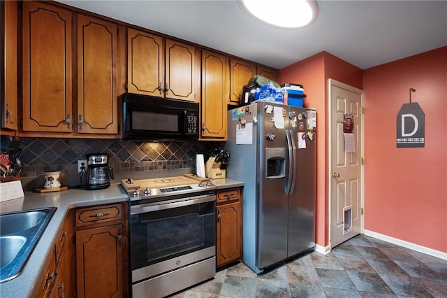 kitchen with sink, stainless steel appliances, and tasteful backsplash