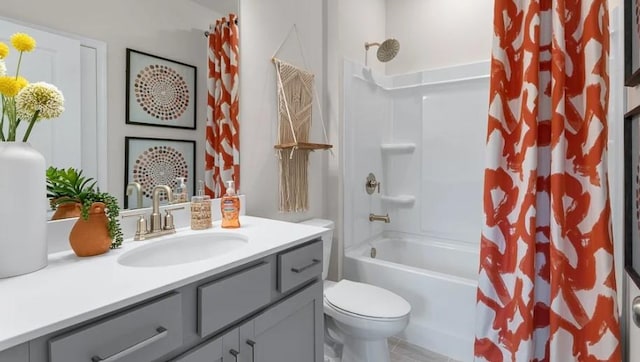 full bathroom featuring shower / bath combo with shower curtain, toilet, and vanity