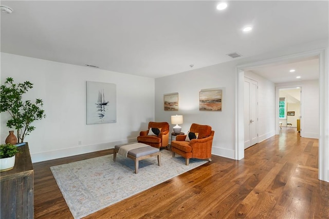 living area featuring wood finished floors, recessed lighting, and baseboards