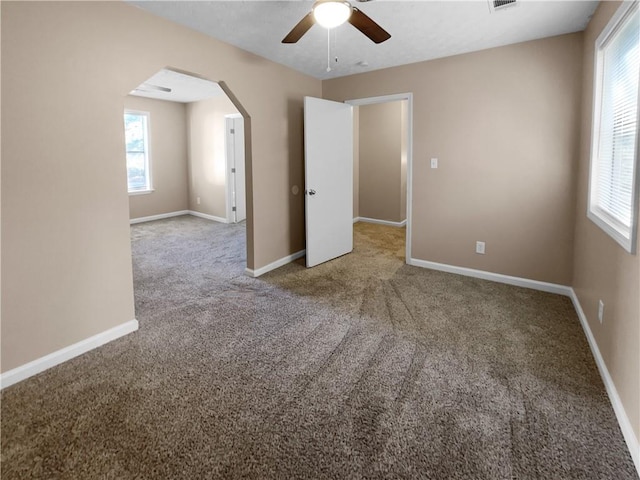 carpeted empty room featuring ceiling fan