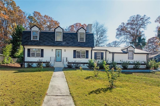 view of front of home featuring a front yard