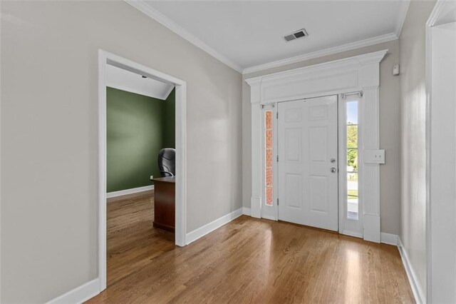 9507 Greens Mill Ct, Loganville, GA 30052 - foyer featuring wood finished floors, crown molding, and baseboards