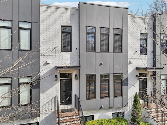 view of front facade featuring brick siding