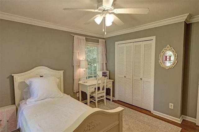 bedroom featuring a closet, wood-type flooring, ceiling fan, and ornamental molding