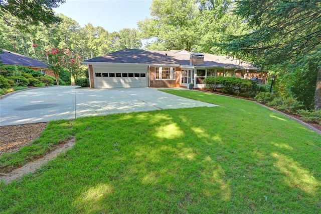 view of front of property with a front lawn