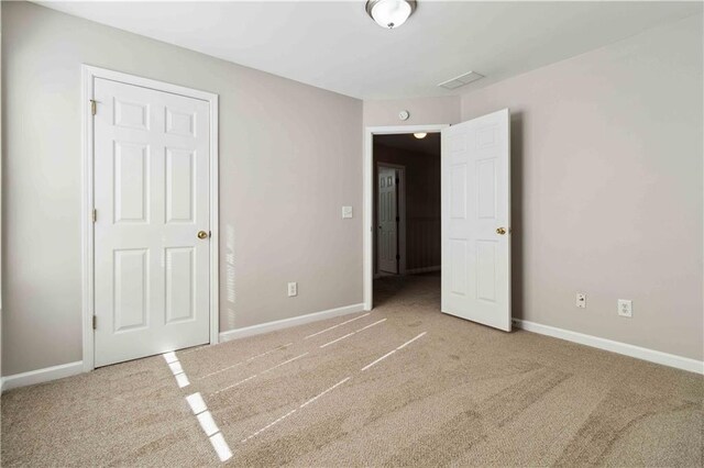 unfurnished bedroom featuring carpet flooring