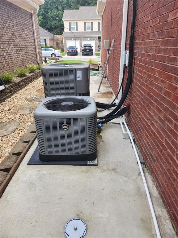 3473 Newtons Crest Cir, Snellville, GA 30078 - exterior view of a central AC unit and brick siding