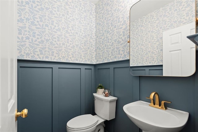 1024 Whitshire Way, Alpharetta, GA 30004 - half bath with wallpapered walls, a wainscoted wall, and a decorative wall