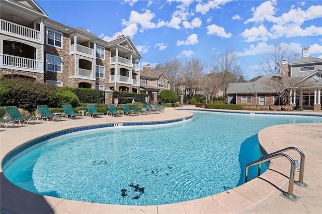 1024 Whitshire Way, Alpharetta, GA 30004 - community pool with a patio area and a residential view