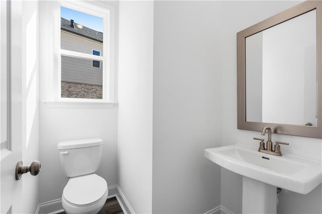 1495 Auburn Glen Rd, Dacula, GA 30019 - half bath featuring toilet, baseboards, and a sink