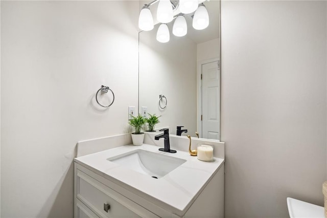 bathroom with a notable chandelier and vanity