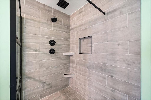 bathroom featuring tiled shower