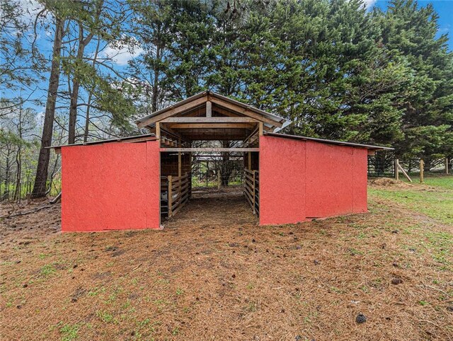 view of outdoor structure featuring an exterior structure and an outdoor structure