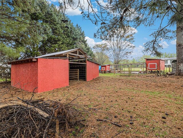 view of yard featuring fence and an outbuilding