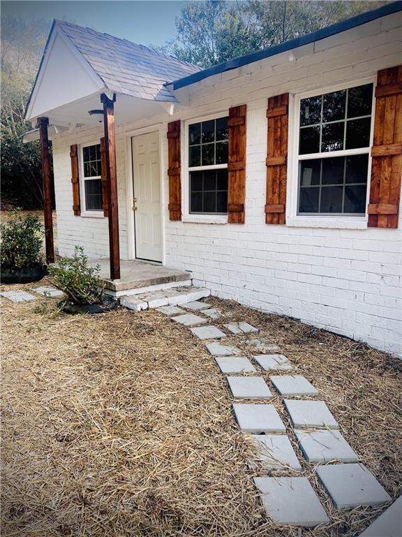 view of front facade with brick siding