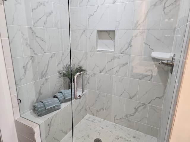 bathroom featuring tiled shower