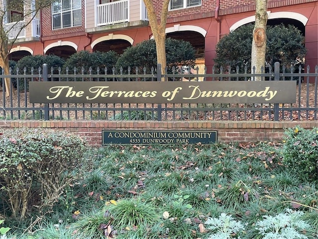 view of community / neighborhood sign