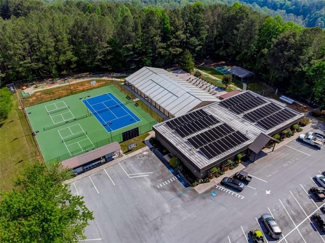 birds eye view of property featuring a forest view