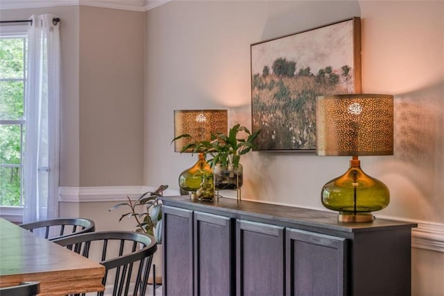 details featuring crown molding