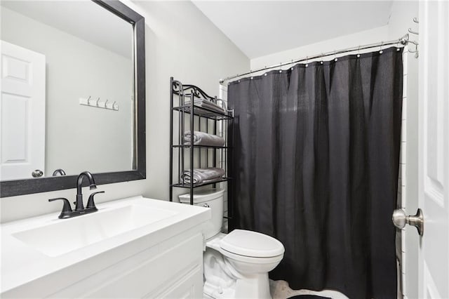 bathroom featuring a shower with shower curtain, vanity, and toilet