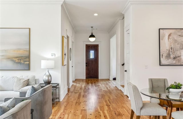 entryway with recessed lighting, baseboards, crown molding, and light wood finished floors