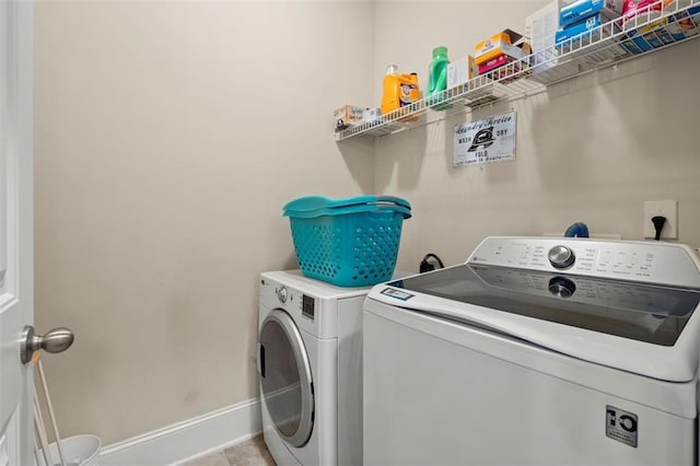 1709 Grove Ct SE, Conyers, GA 30013 - laundry area featuring independent washer and dryer and baseboards