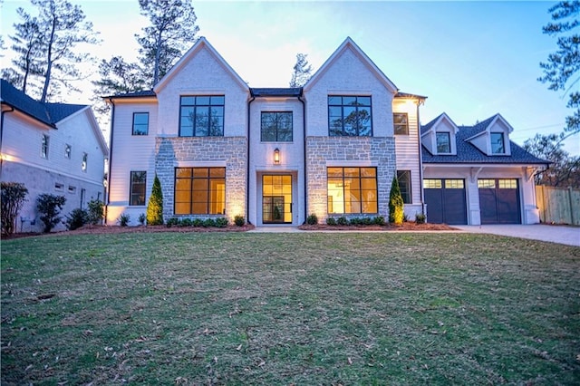 view of front facade featuring a front lawn