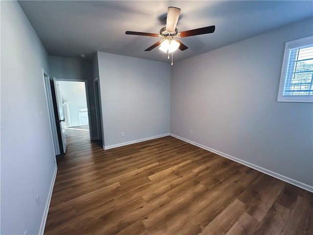 unfurnished room with dark wood-type flooring and ceiling fan