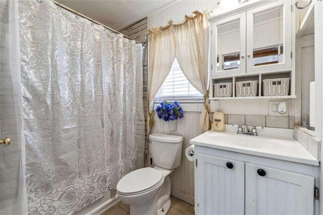 65 Bear Mountain Trl, Cleveland, GA 30528 - full bath featuring a shower with curtain, toilet, vanity, and tile patterned flooring