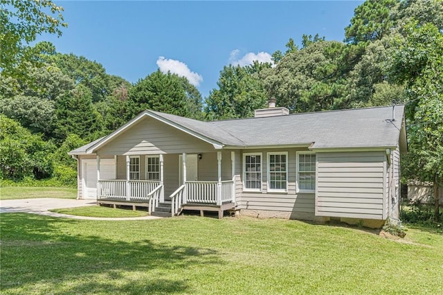 view of front of house featuring covered porch and a front yard