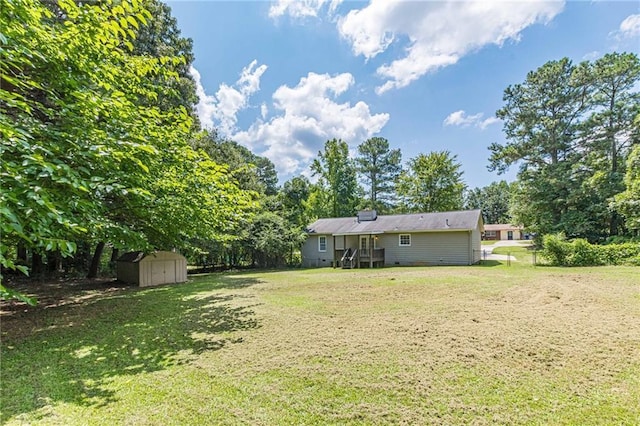 view of yard with a storage unit