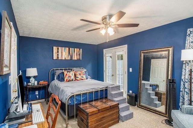 bedroom with ceiling fan, a textured ceiling, and carpet floors