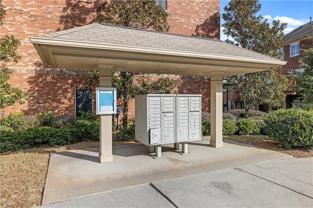 view of home's community with mail boxes