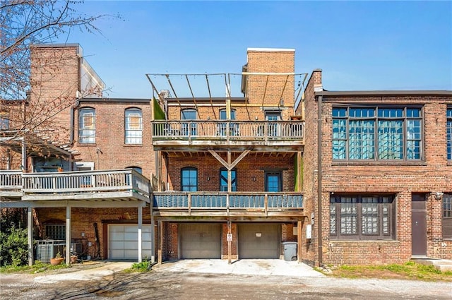 view of front of house featuring brick siding, an attached garage, and concrete driveway