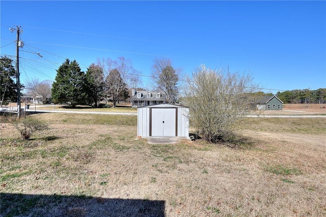 view of yard featuring an outbuilding and a storage shed