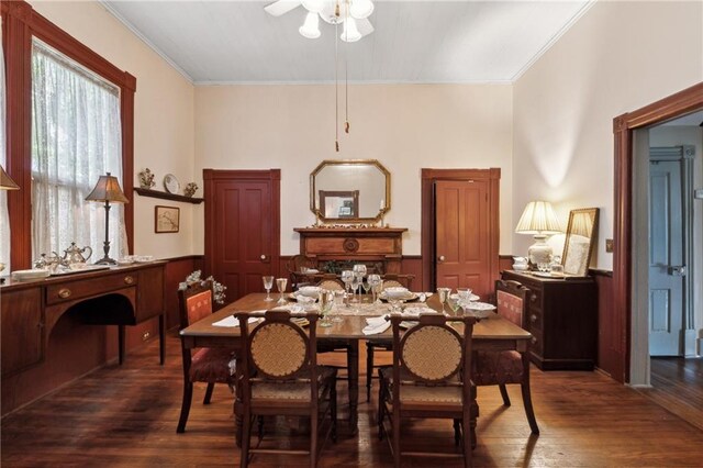 dining area featuring ceiling fan, dark hardwood / wood-style floors, and crown molding