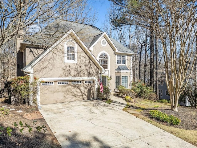 view of front facade featuring stucco siding and driveway